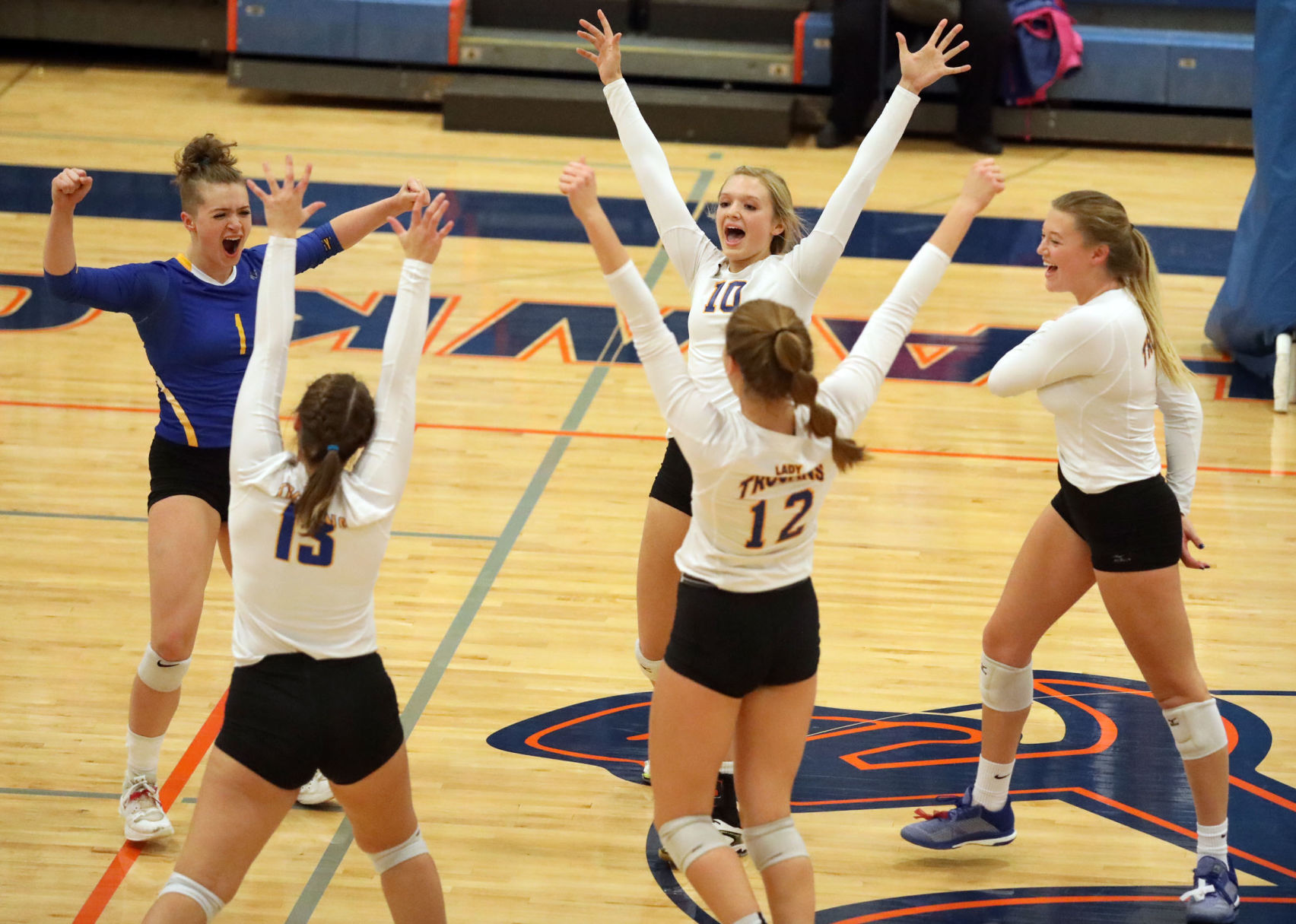 Maroa Forsyth vs New Berlin volleyball 6 10.29.18.jpg